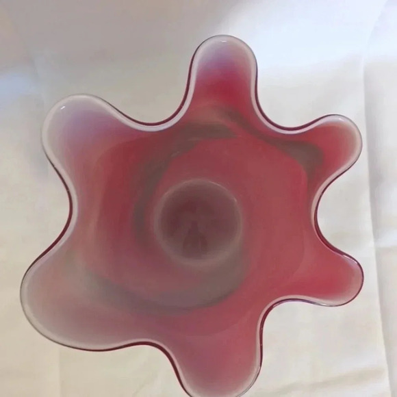Vintage hand blown cased red white gray vase - Picture 3 of 4